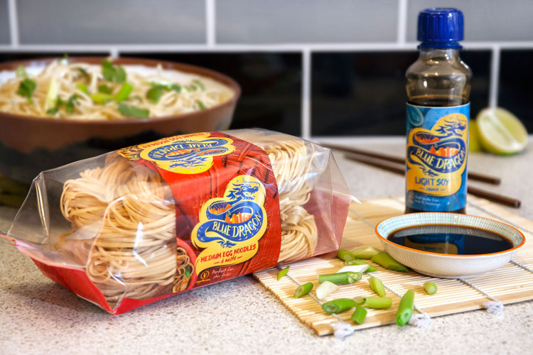 东亚食品品牌蓝龙(Blue Dragon)视觉识别和包装设计