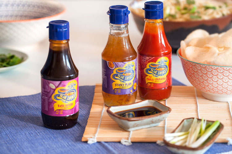东亚食品品牌蓝龙(Blue Dragon)视觉识别和包装设计